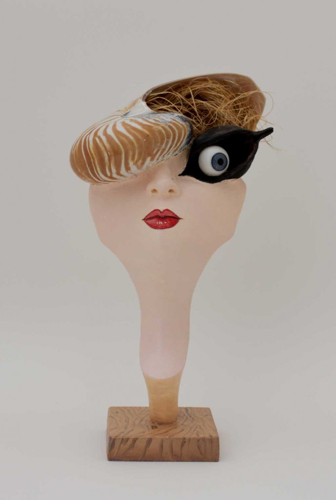 Brigitte Szenczi - Belinda - 12 x 13 x 25,5 cm - Escultura madera y materiales diversos - 2015