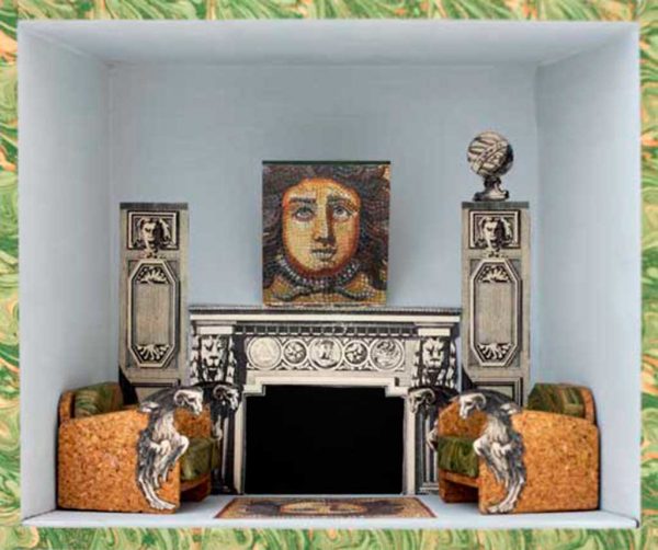 Brigitte Szenczi - El saloncito de Medusa - 12'5 x 25 x 30 cm - Caja de madera, óleo y collages - 2015