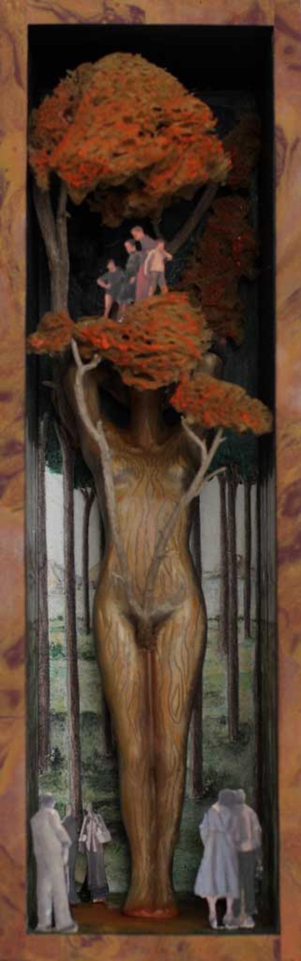 Szenczi y Mañas - La mujer secuoya - Caja de madera, escultura en resina y materiales diversos - 2015